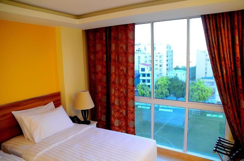 The Grand View Hotel Male Bagian luar foto