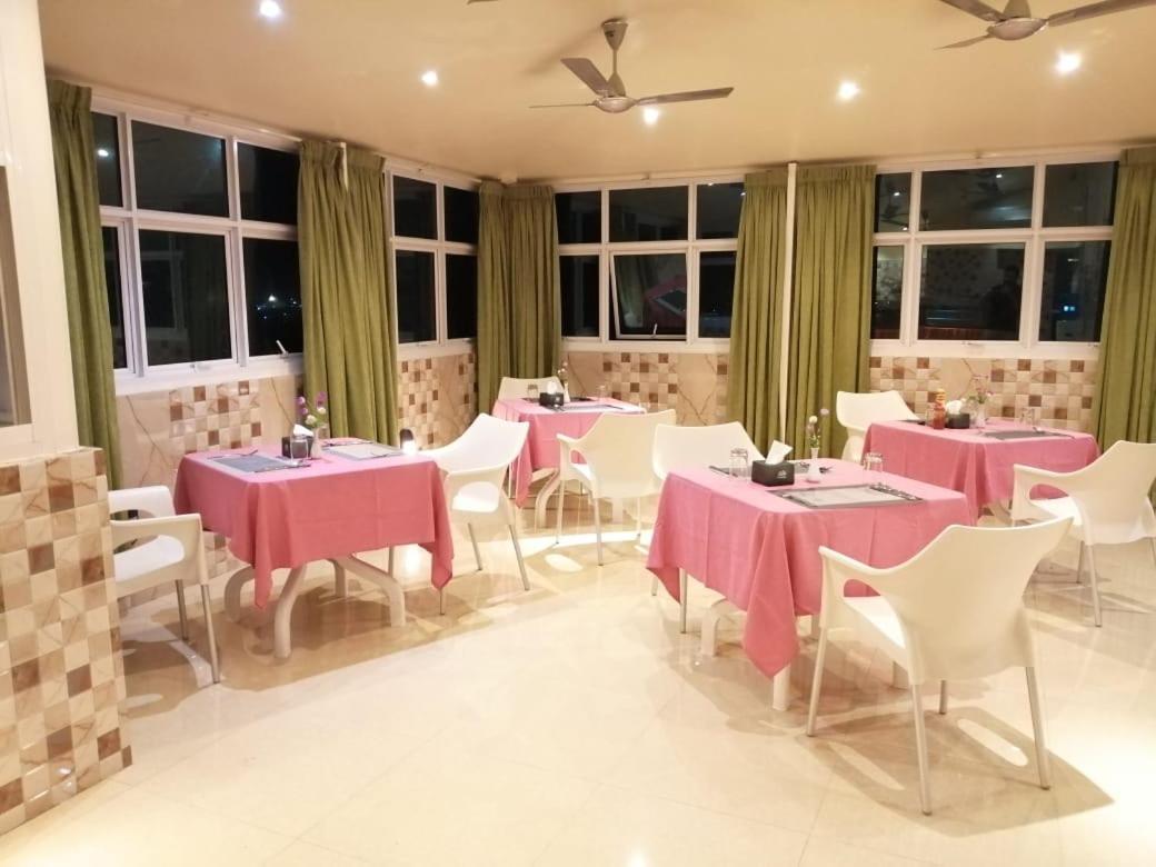 The Grand View Hotel Male Bagian luar foto
