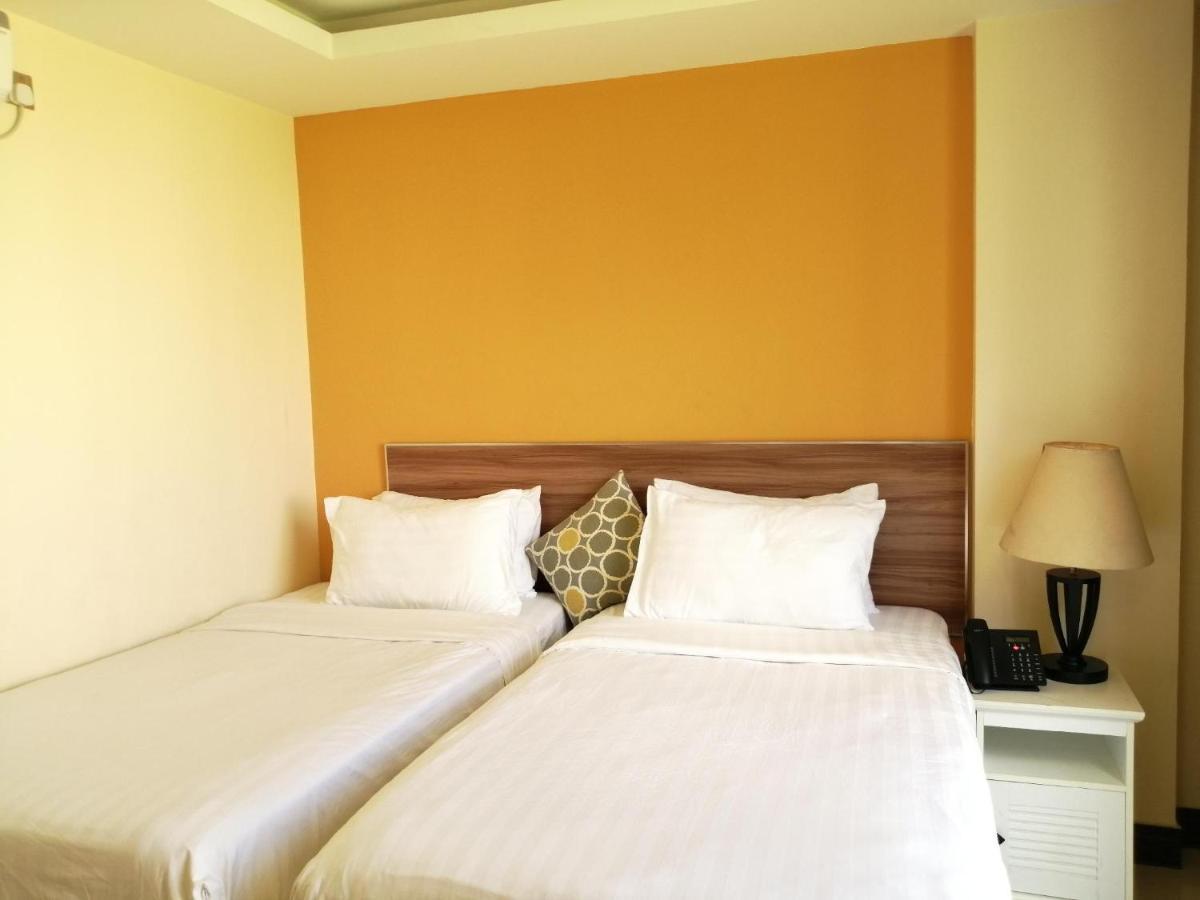 The Grand View Hotel Male Bagian luar foto