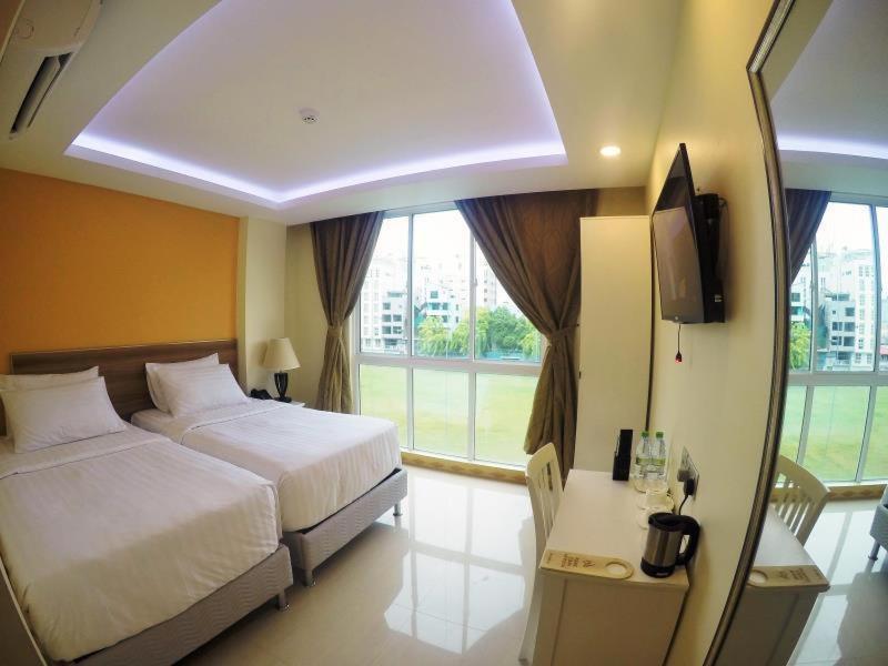 The Grand View Hotel Male Bagian luar foto