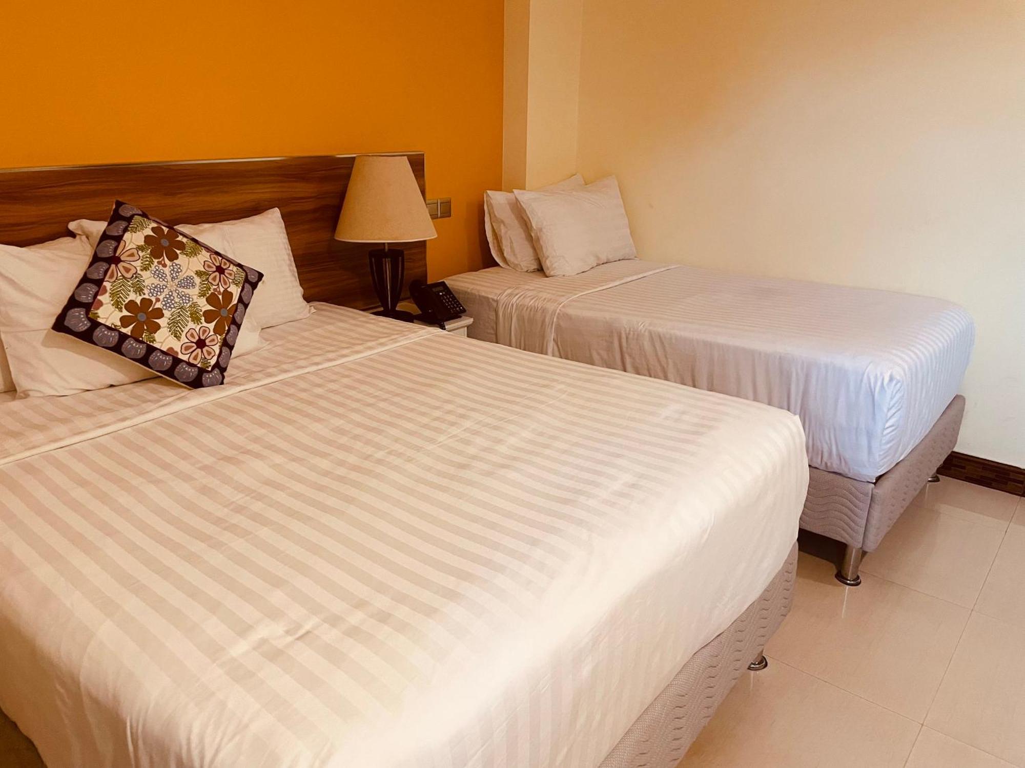 The Grand View Hotel Male Bagian luar foto